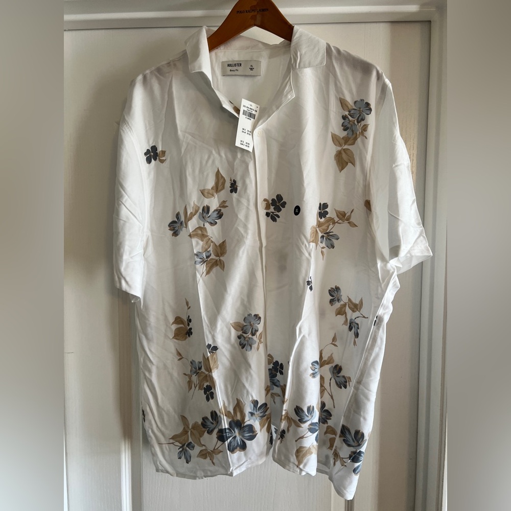 Hollister floral button down shirt size XL